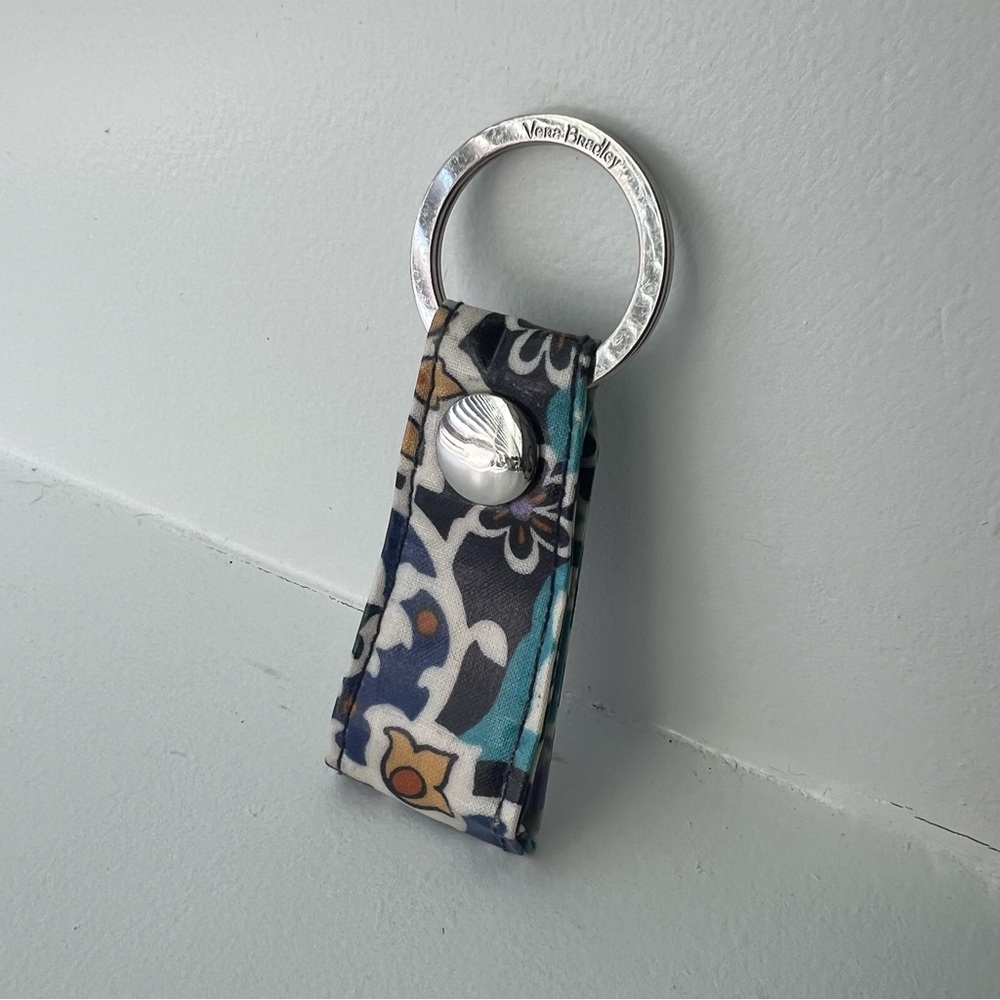Vera Bradley Lisbon Medallion Cool Loop Keychain - Picture 2 of 3